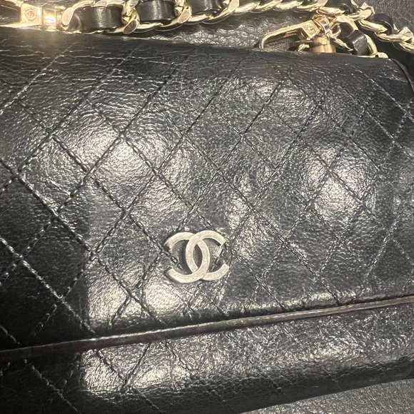 (Almost) vintage pre-loved Chanel quilted wallet (aftermarket chain strap added) - Picture 4 of 17